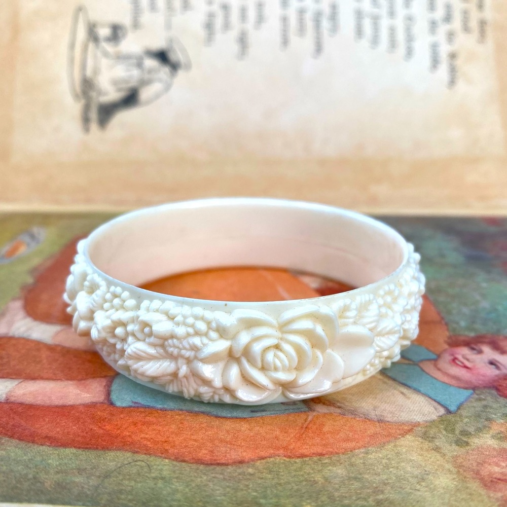 Creamy White Vintage Celluloid Bangle